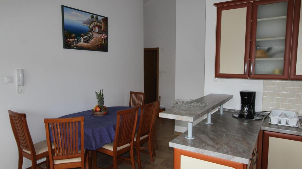 Apartments Vabec Malinska Exterior foto