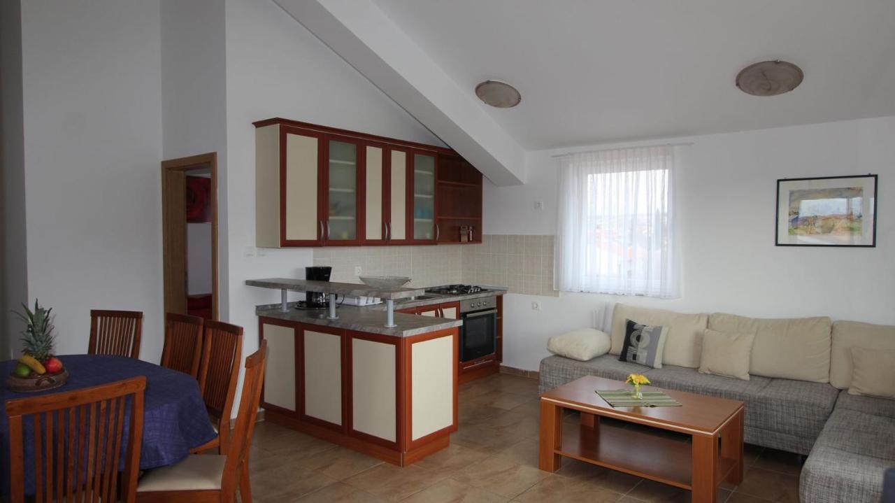 Apartments Vabec Malinska Exterior foto